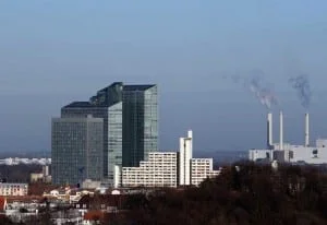 blick von münchens olympiaberg auf die stadt münchen