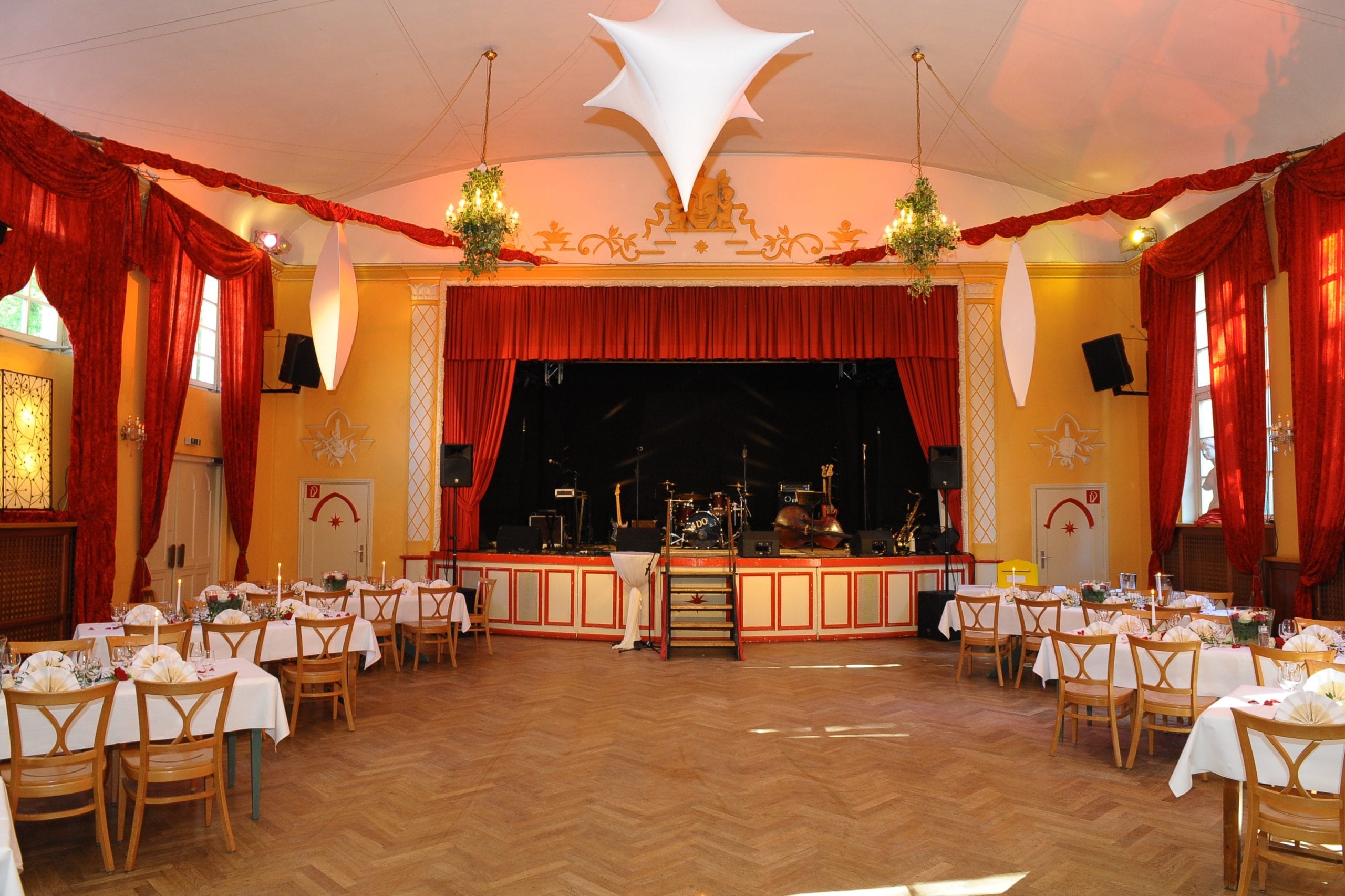 Waldheim Eventlocation - Saal für Firmenfeiern und Hochzeiten