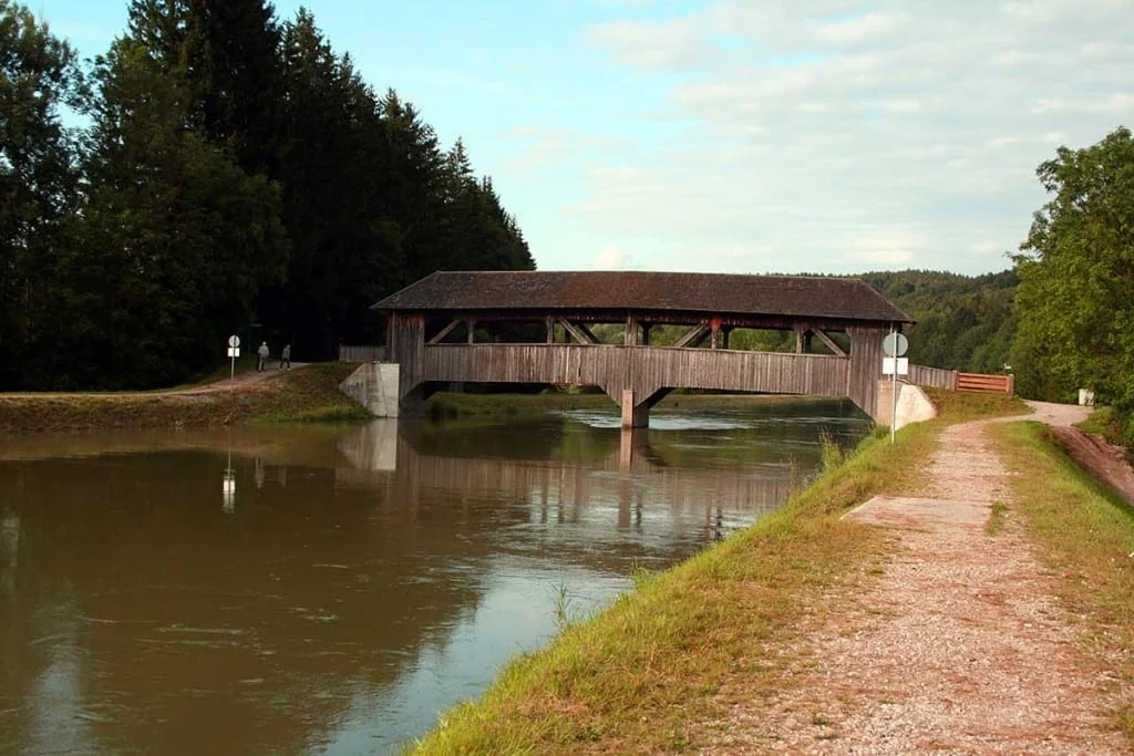Pupplinger Au - Brücke über den Fluss