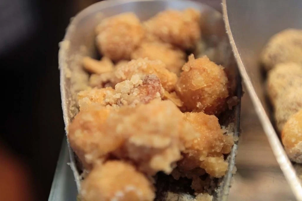 Nüsse und Mandeln in kreativen Ausführungen - der Stand auf dem oktoberfest