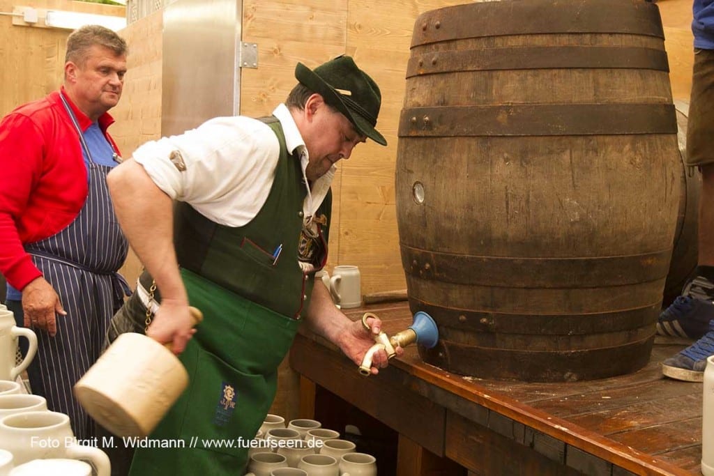 Wie hoch sind die Bierpreise auf dem Oktoberfest 2024 in München 5 Ozapfn im Festzelt Tradition Oktoberfest