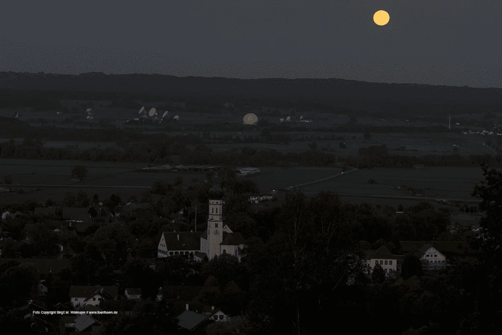Blutmond am 28.08.2015 in Bayern am Ammersee im Fünfseenland.