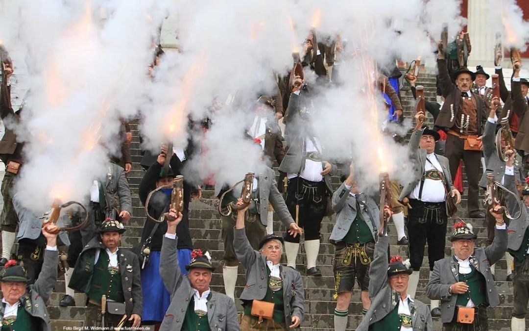 Böllerschießen unter der Bavaria