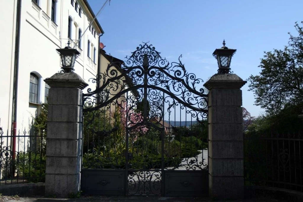 1200 bernried hofgarten