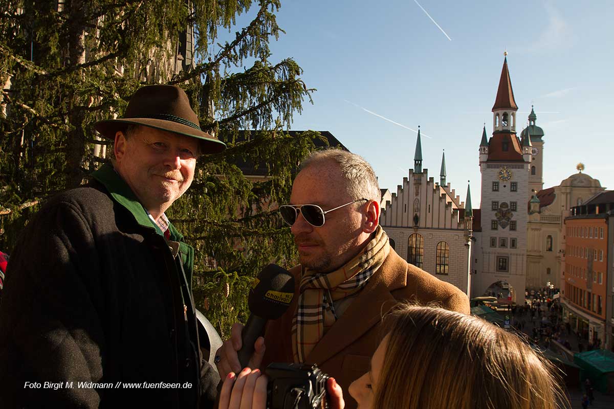 Bürgermeister Clemens Pichler Ruhpolding vor dem Christbaum in München