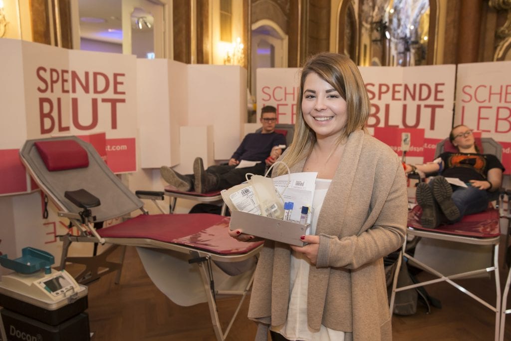 Blutspende mit Biss – Spendetermin am Deutschen Theater München, 6.12.2016., powered by Tanz der Vampire, Blutspendedienst.