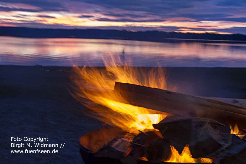 Starnberger See im Abendrot mit Feuer