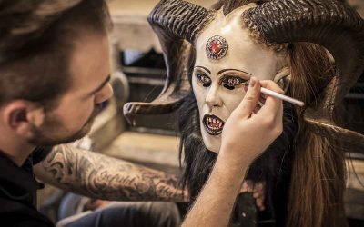 Maskenschnitzer Timm Buckley