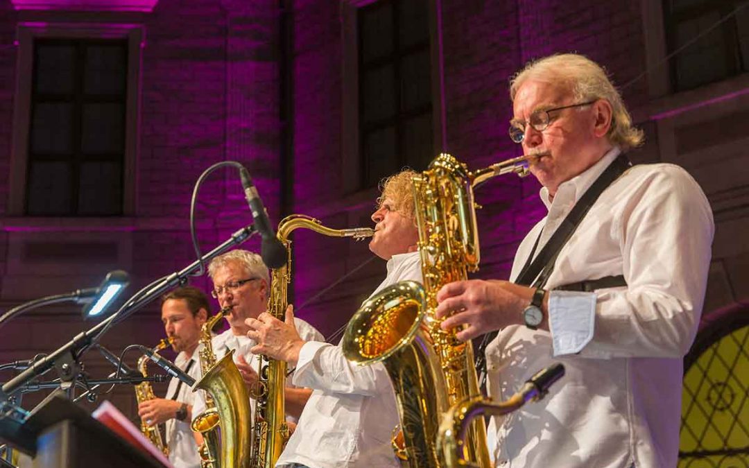 „Bigband Fink & Steinbach“ – Open Air-Konzert im Brunnenhof