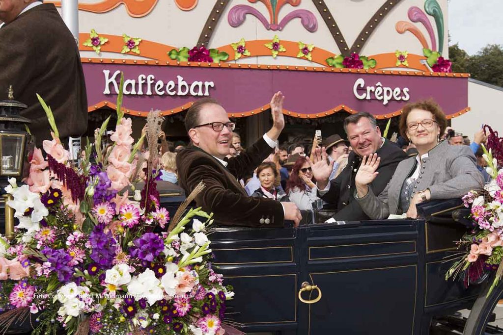 zweiter bürgermeister der stadt münchen josef schmid mit der 3. bürgermeisterin christine strobl und wiesn-stadtrat manuel pretzl beim einzug der festwirte zum oktoberfest 2018