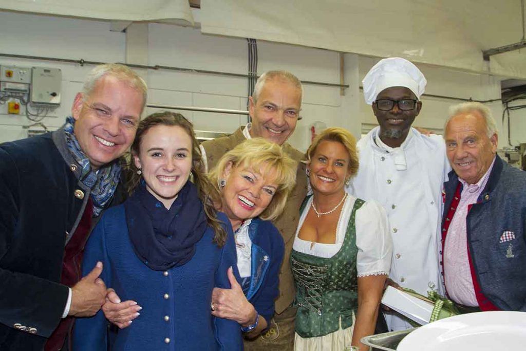 Geburtstag in der Küche im Hofbräu Festzelt.