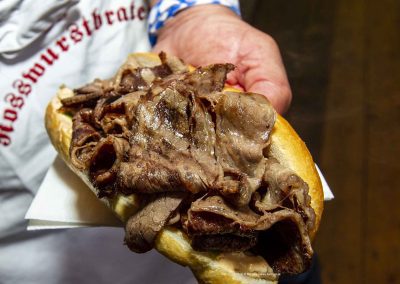 Jetzt auch Ochsenfetzen – bei der Roßwurstbraterei