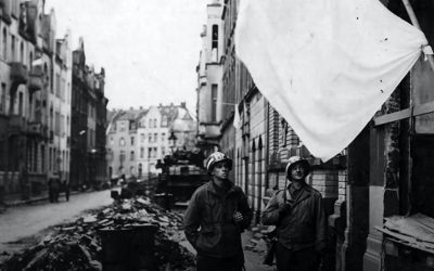 weiße Fahnen zu Ehren des Tages der Befreiung