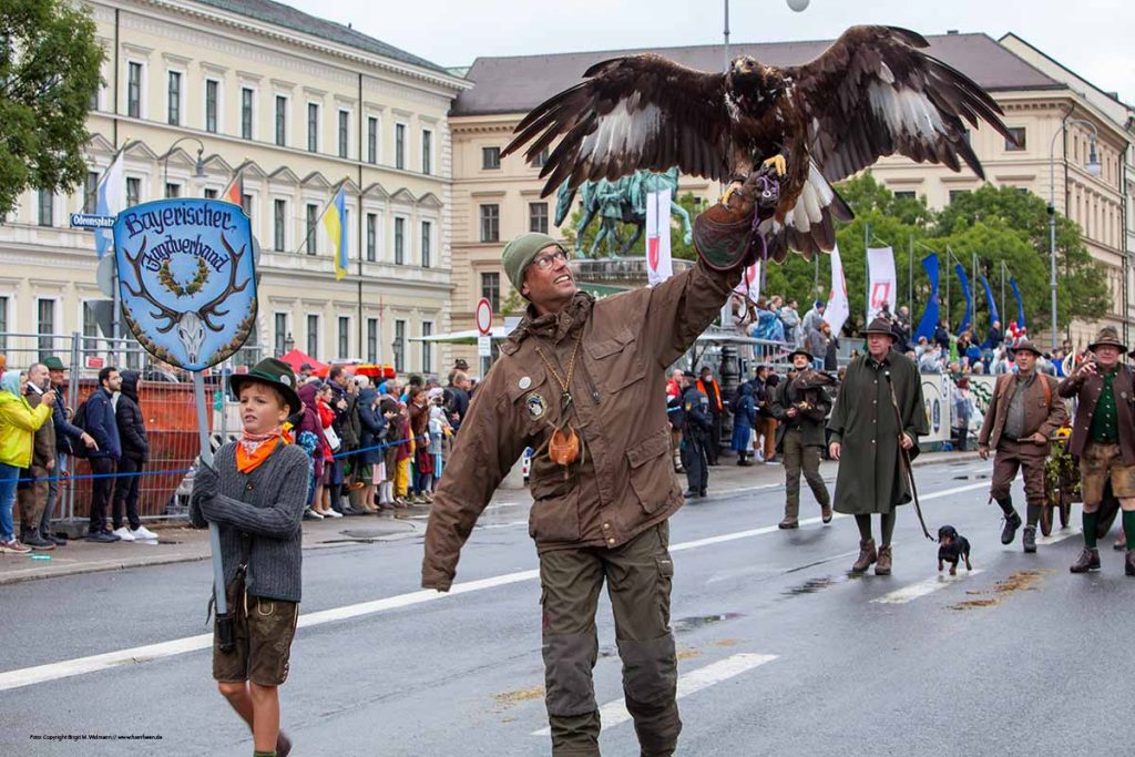 Trachteneinzug Oktoberfest 5 Trachtenumzug Oktoberfest