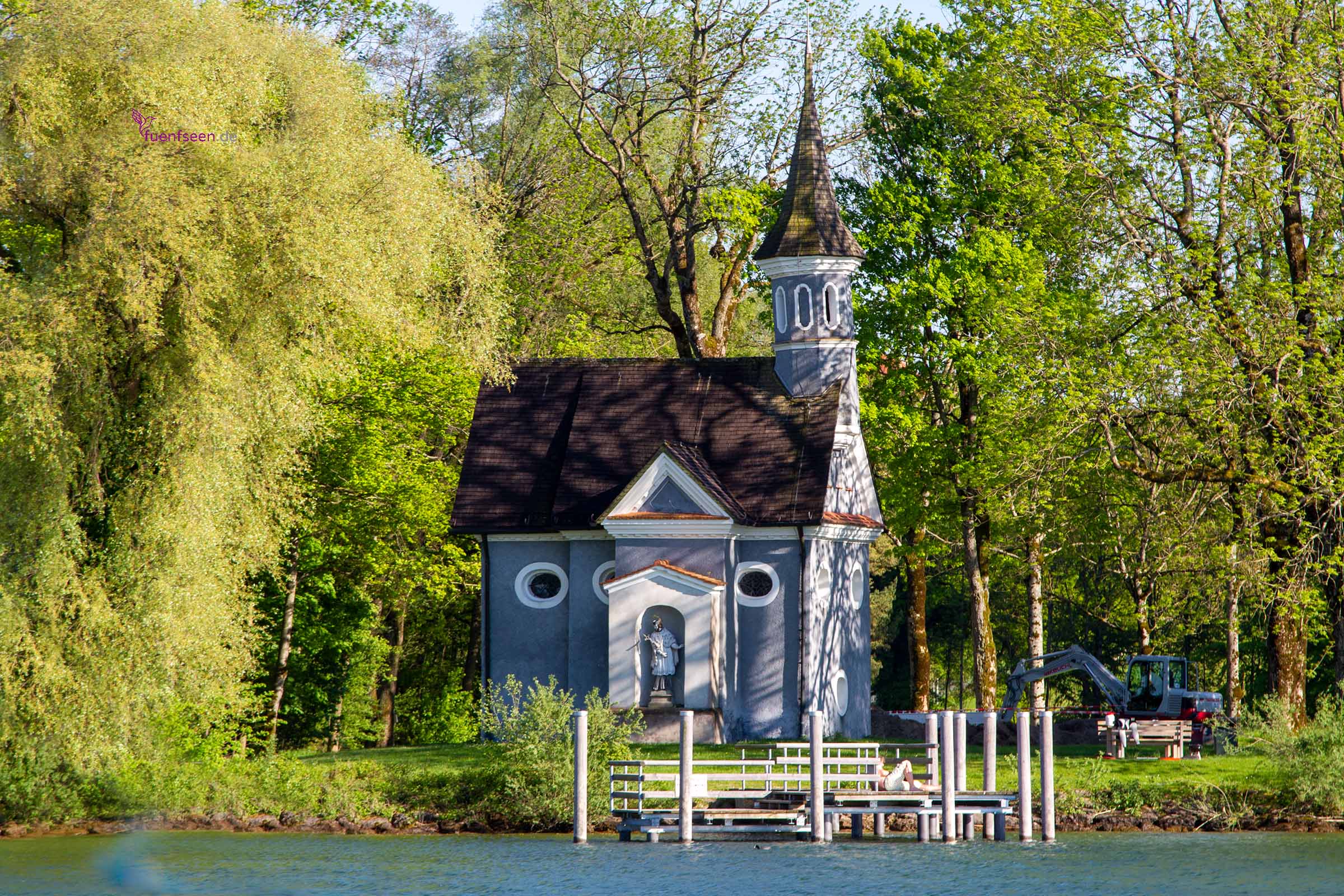 fuenfseen Kapelle auf der Fraueninsel im Chiemsee Region Chiemgau Bayern