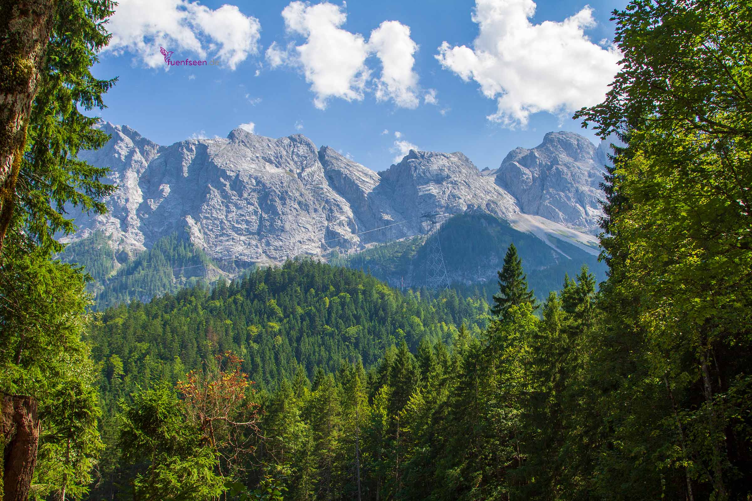 fuenfseen Eibsee mit BLick auf die Zugspitze Werdenfelser Land Bayern