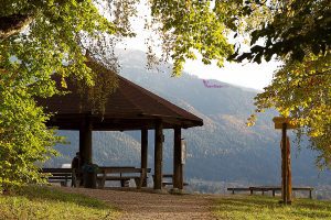 fuenfseen tegernsee pavillon über dem see bayern deutschland im herbst