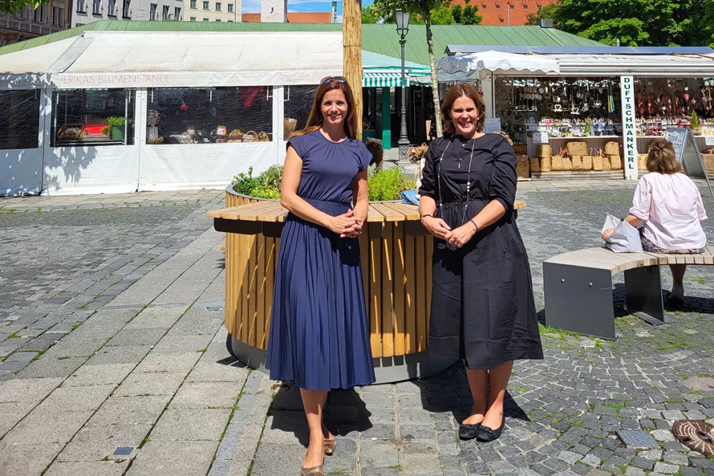 Viktualienmarkt aufgehübscht - die beiden Bürgermeisterinnen Münchens