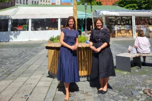 Viktualienmarkt aufgehübscht - die beiden Bürgermeisterinnen Münchens