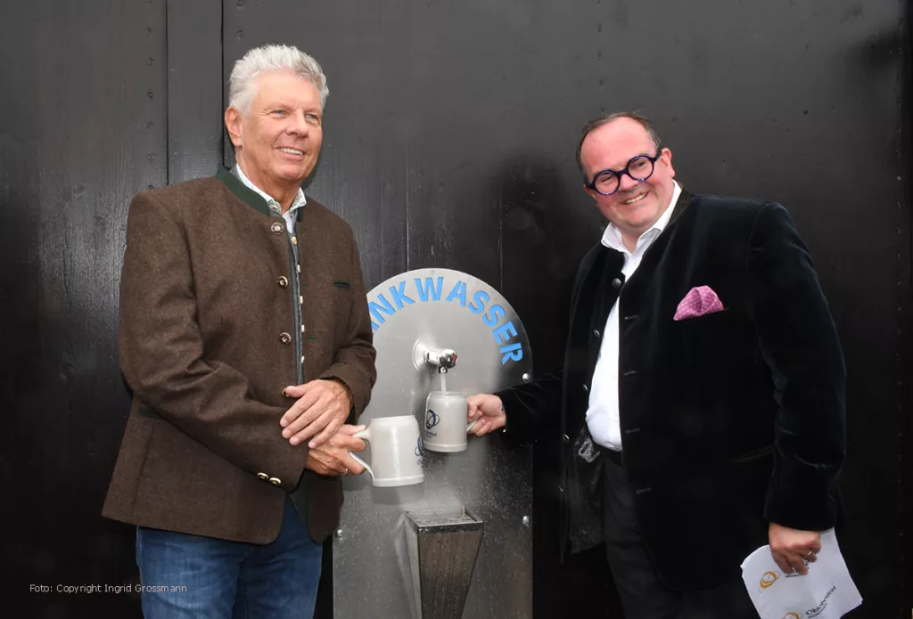 kostenloses Trinkwasser auf dem Oktoberfest. Dieter Reiter und Clemens Baumgärtner