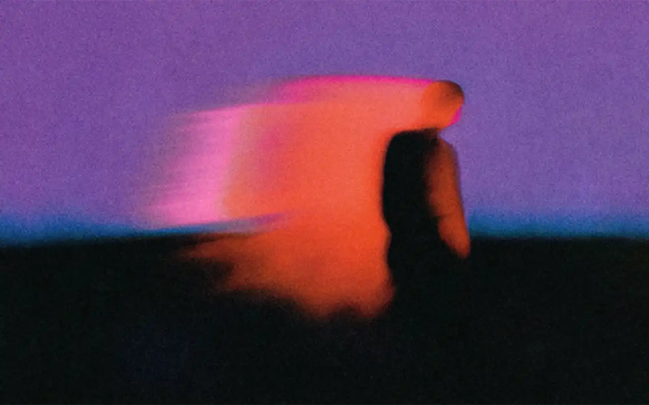 fuenfseen-BSO_Spielzeit_bayerischeStaatsoper Titelmotiv der Spielzeit bso2627 Mann mit rotem Schattem vor lila schwarzen Hintergund